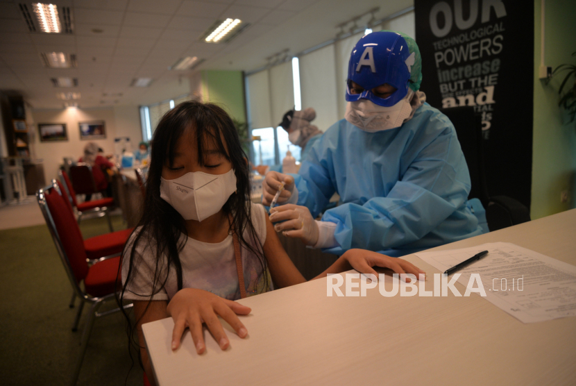 Vaksinasi anak. Kasus infeksi virus corona jenis baru (Covid-19) di Singapura tercatat cukup banyak dialami oleh anak-anak berusia di bawah 12 tahun.