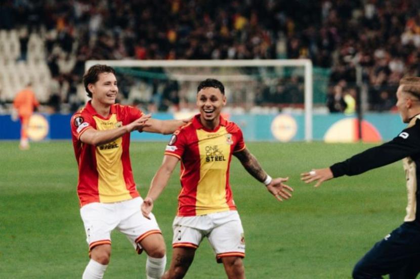 Penampilan ciamik Dean James bantu Go Ahead Eagles tekuk Panathinaikos.