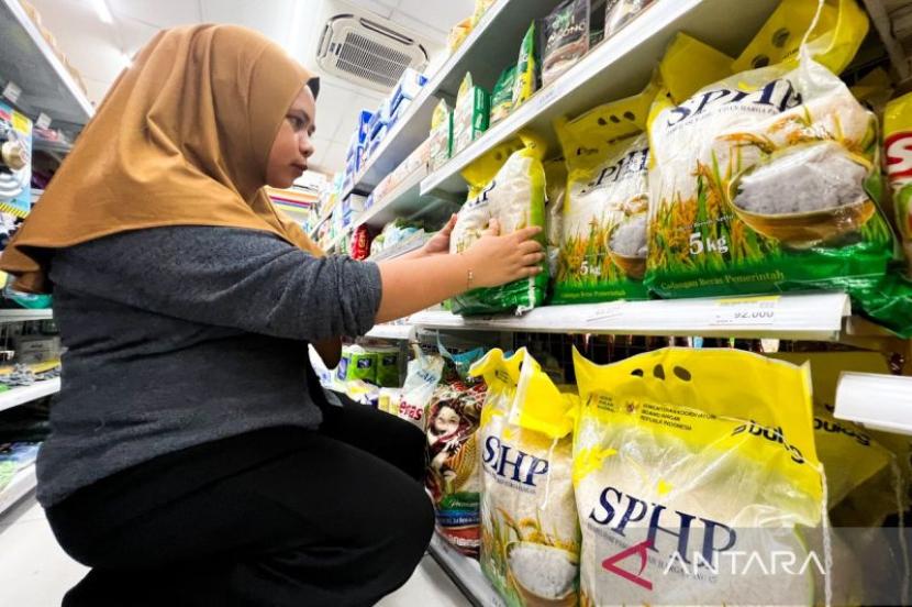 Bulog tegaskan distribusi beras SPHP dimasifkan guna stabilitas harga.