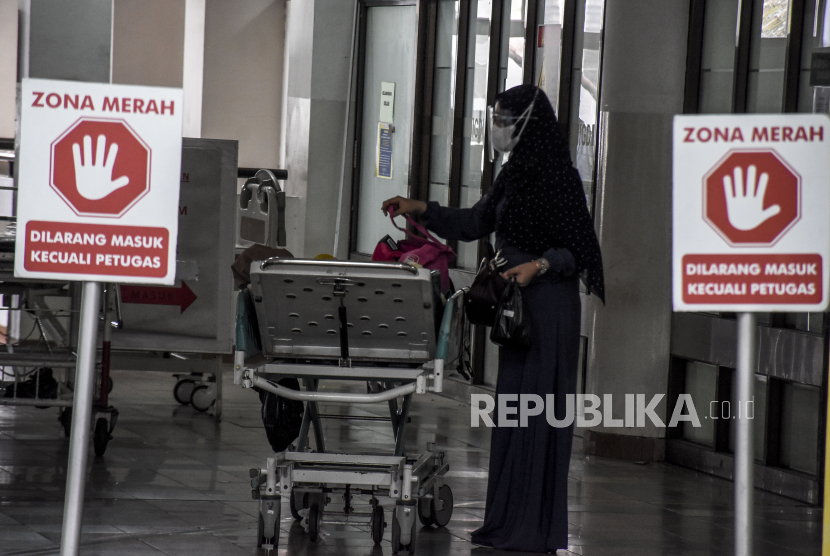 Pasien Covid-19 yang dirawat di Rumah Sakit Hasan Sadikin (RSHS) Bandung saat ini tersisa 9 orang di tengah penurunan kasus Corona. Ilustrasi