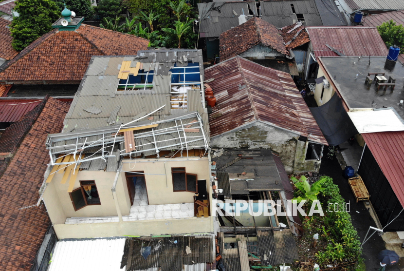 Puluhan Rumah Warga di Bojonggede Bogor Rusak Diterjang Puting Beliung