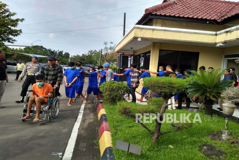 Polres Indramayu menggelar Press Release penangkapan 11 tersangka curanmor dalam Operasi Jaran Lodaya, di Mapolres Indramayu, Rabu (8/3/2023). Salah satu tersangka terpaksa ditembak karena melawan saat hendak ditangkap. 