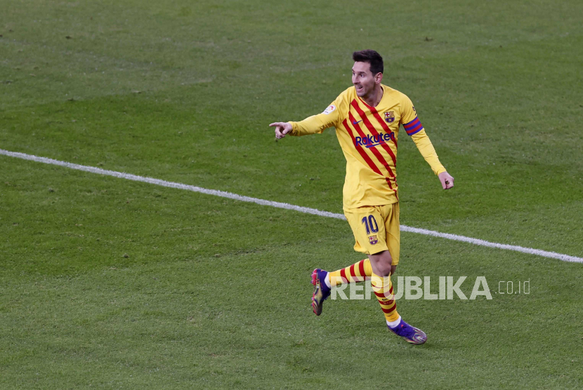  Striker FC Barcelona Leo Messi merayakan setelah mencetak gol 1-2 selama pertandingan sepak bola LaLiga Spanyol antara Athletic Bilbao dan FC Barcelona yang diadakan di stadion San Mames, di Bilbao, Spanyol utara, 06 Januari 2021.