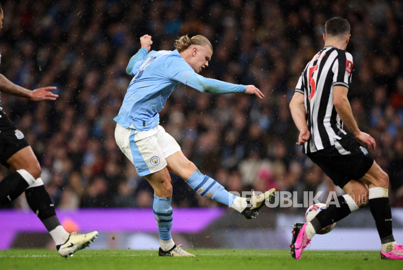 Manchester Citys Erling Haaland in action during the FA Cup quarter-finals soccer match between Manchester City and Newcastle United in Manchester, Britain, 16 March 2024.   