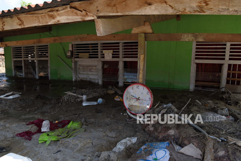 Rumah warga tertimbun lumpur akibat banjir bandang di Kabupaten Luwu Utara, Sulawesi Selatan. Ilustrasi.