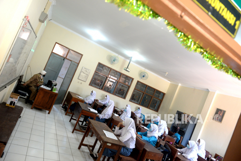 Siswa mengikuti pembelajaran di sekolah (ilustrasi)