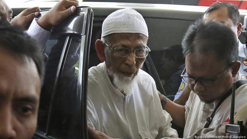 Ustadz Abu Bakar Baásyir bebas dari penjara