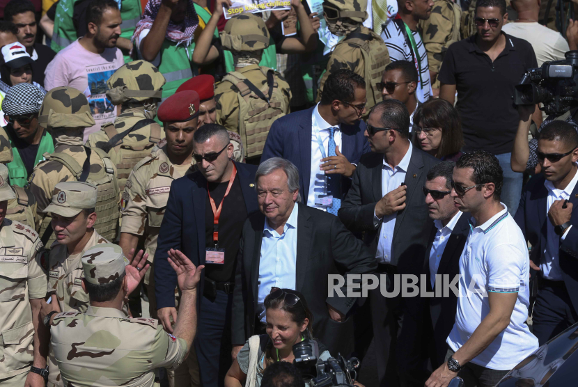 Sekjen PBB, Antonio Guterres mengunjungi perbatasan Rafah, Mesir. Serangkaian bentrokan antara Israel dan PBB sudah beberapa kali terjadi 