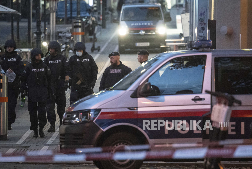 Austria melakukan penggerebekan 70 rumah Muslim di 4 provinsi . Ilustrasi polisi Austria