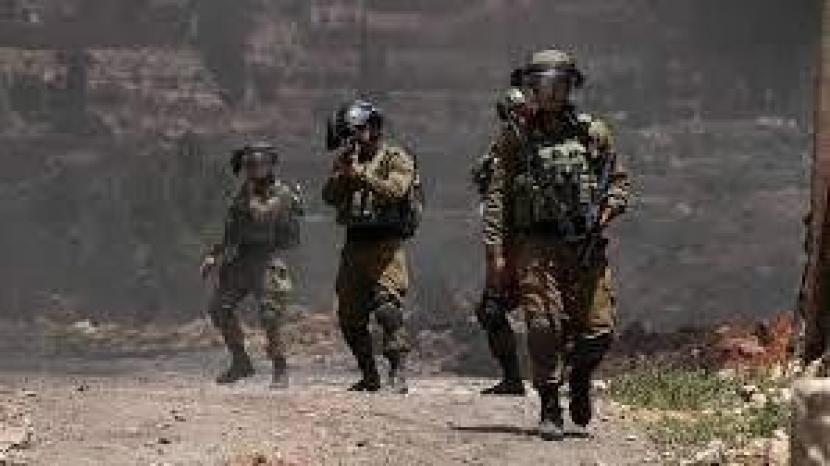  Pasukan Israel pada Senin (11/4/2022) menangkap 21 warga Palestina dalam penggerebekan yang dilakukan di Tepi Barat
