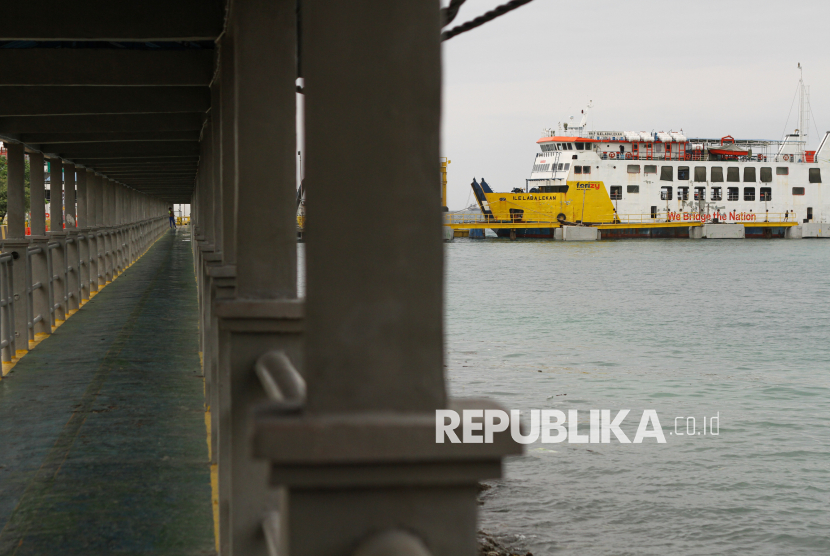 Aktivitas Pelayaran di Pelabuhan Bolok Kupang Ditutup Sementara Akibat Cuaca Ekstrem