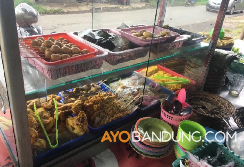  Mencicip Timbel di Pasar Minggu Sesko AU Punclut Lembang