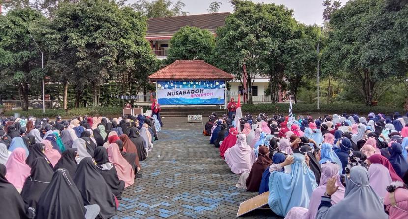 Cetak Muslimah Tangguh, Ar-Rohmah Putri Gelar Musabaqoh Riyadhoh