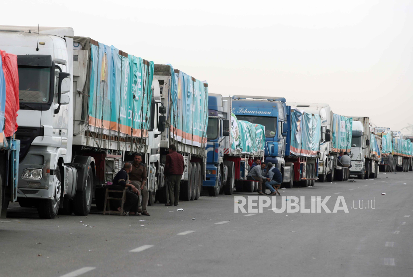 Konvoi truk yang membawa pasokan bantuan kemanusiaan ke Gaza, (ilustrasi)
