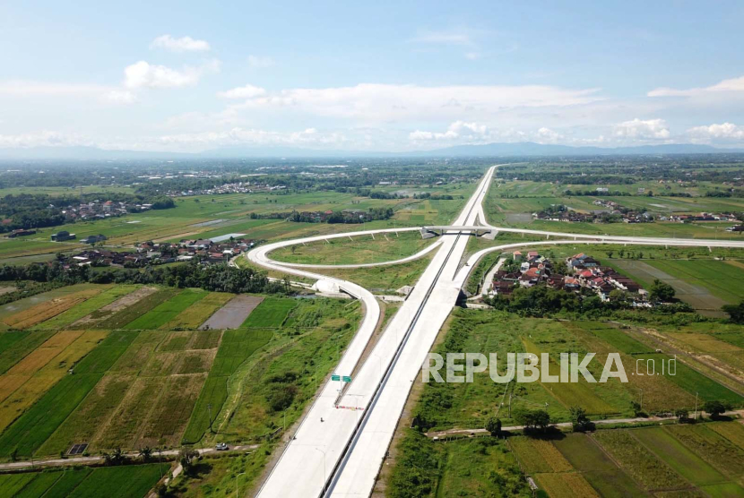 Jalur fungsional Jalan Tol Solo-Yogyakarta. 