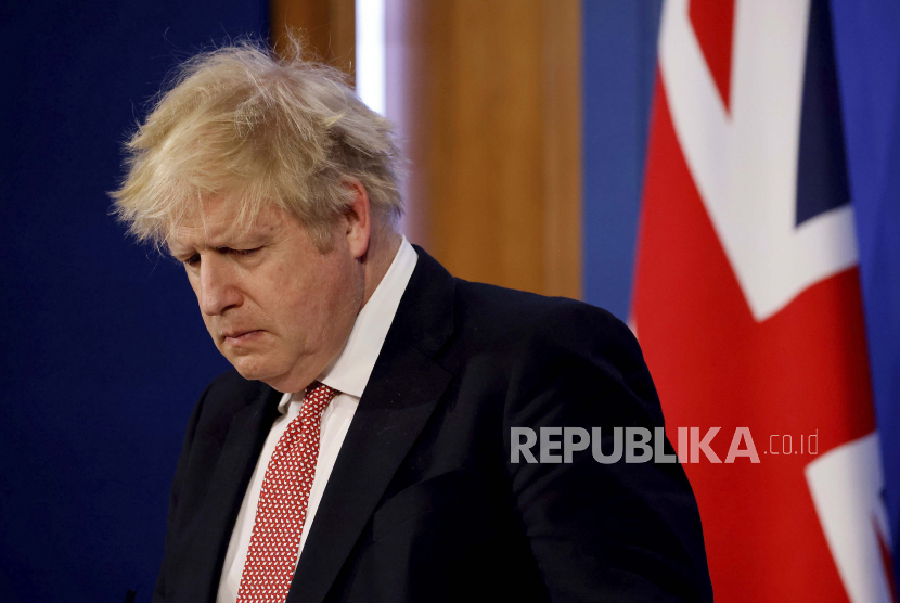Perdana Menteri Inggris Boris Johnson pada Selasa (19/4/2022), meminta maaf kepada parlemen karena skandal pesta di kediamannya yang melanggar aturan penguncian Covid-19.