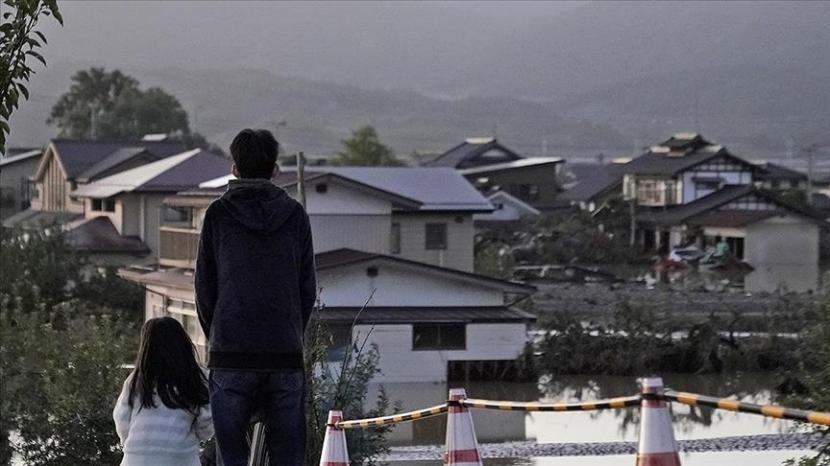 Jepang memperingatkan hampir dua juta rakyatnya untuk mengungsi saat topan Nanmadol mendekati negara itu