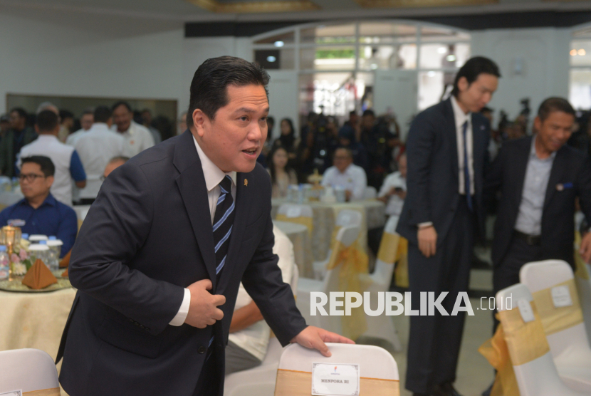 Isak Tangis Warnai Perpisahan Erick Thohir dari Kementerian BUMN