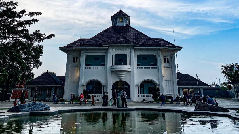 Museum Digital Bekasi: Gedung Kelelawar yang Mistik, Kini Futuristik