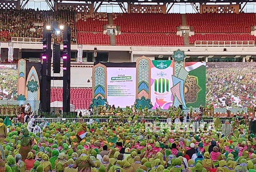Muslimat Nahdlatul Ulama (NU) saat menggelar peringatan hari lahir (harlah) ke-78 di Stadion Gelora Bung Karno (GBK), Jakarta Pusat pada Sabtu (20/1/2024). Kegiatan ini dihadiri 150 ribu Muslimat NU dari dalam dan luar negeri serta warga NU, ANSOR, Fatayat NU, PERGUNU, dan elemen Banom, lajnah dan lembaga NU lainnya. 