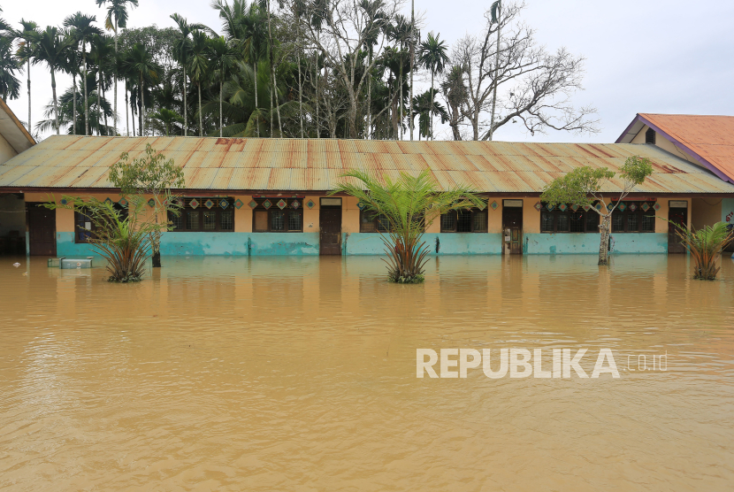 Banjir di Aceh (ilustrasi). Sebanyak empat desa di Kecamatan Panga Kabupaten Aceh Jaya terisolasi akibat banjir yang melanda wilayah setempat sejak Senin (20/11/2023) malam.