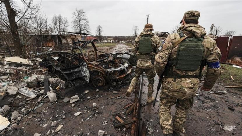 Saat perang Rusia di Ukraina memasuki hari ke-53 pada Senin (18/4/2022), rekaman menunjukkan bahwa banyak pohon telah dibakar atau hancur di hutan di daerah Irpin, Bucha, Borodyanka, dan Hostomel, dan desa-desa sekitarnya