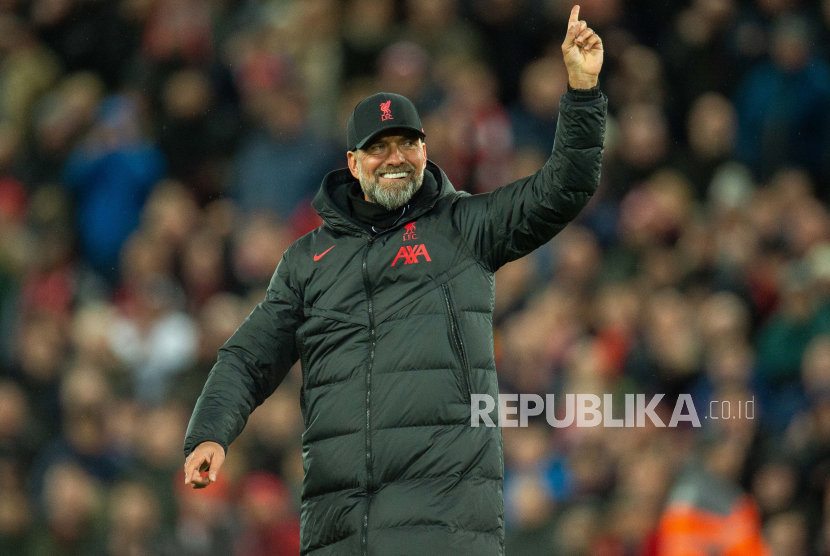 Manajer Liverpool Jurgen Klopp bereaksi setelah pertandingan sepak bola Liga Premier Inggris antara Liverpool FC dan Manchester United di Liverpool, Inggris, (5/3/2023).