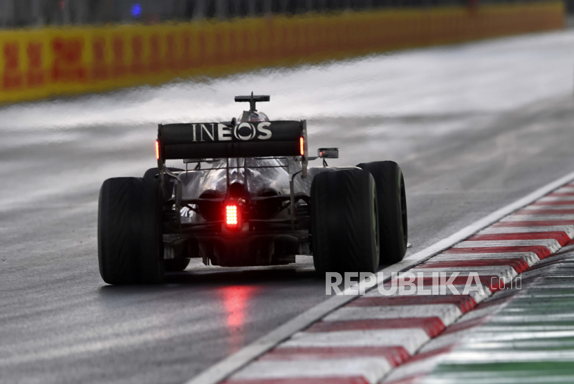  Pembalap Mercedes Lewis Hamilton (ilustrasi).