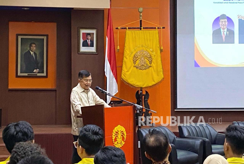 Wakil Presiden ke-10 dan ke-12 Republik Indonesia Muhammad Jusuf Kalla (JK) menyebut Pemilu 2024 merupakan yang teburuk sejak 