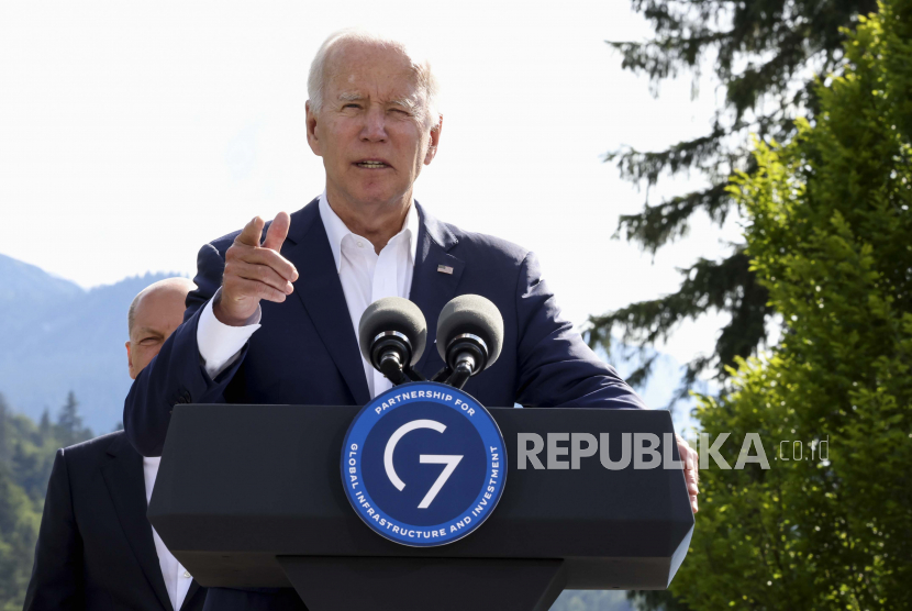  Presiden AS Joe Biden berbicara pada hari pertama KTT para pemimpin G7 di kastil Schloss Elmau Bavaria, dekat Garmisch-Partenkirchen, Jerman, Ahad, 26 Juni 2022.