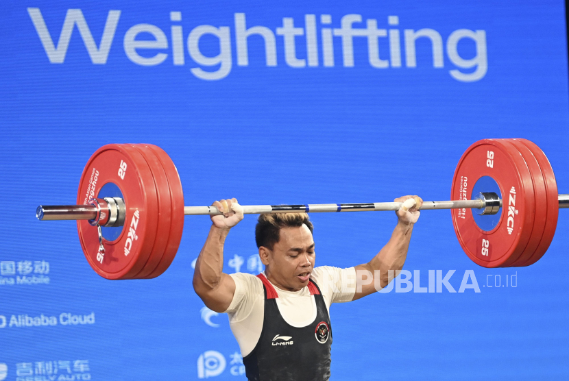 Lifter putra Indonesia, Eko Yuli Irawan, yang diproyeksikan tampil di Olimpiade 2024 Paris.