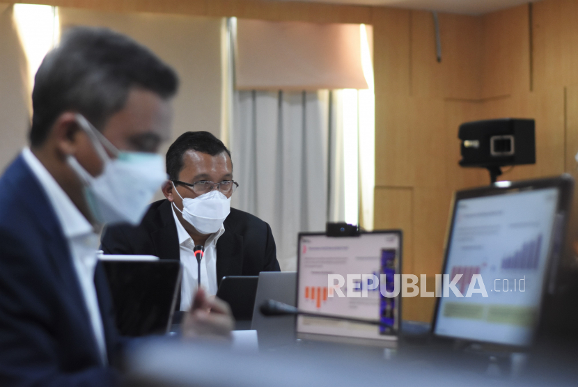 Direktur Utama PT Bank Tabungan Negara (Persero) Tbk Haru Koesmahargyo (kanan) didampingi Wakil Direktur Utama Bank BTN Nixon LP Napitupulu menyampaikan laporan keuangan per 30 Juni 2021 pada paparan kinerja kuartal II/2021 Bank BTN di Menara BTN, Jakarta, Rabu (28/7/2021) lalu. Bank BTN menargetkan pertumbuhan kredit sebesar sembilan persen sampai 11 persen pada 2022. 