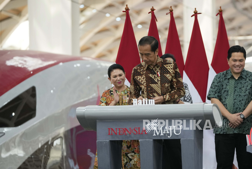 Indonesian president signing during opening ceremony launch Southeast Asia first high-speed railway at Halim station in Jakarta, Indonesia, Monday, Oct. 2, 2023. Indonesian President Joko Widodo launched Southeast Asia first high-speed railway that will start its commercial operations on Monday, a key project under China Belt and Road infrastructure initiative that will cut travel time between two cities from the current three hours to about 40 minutes. 