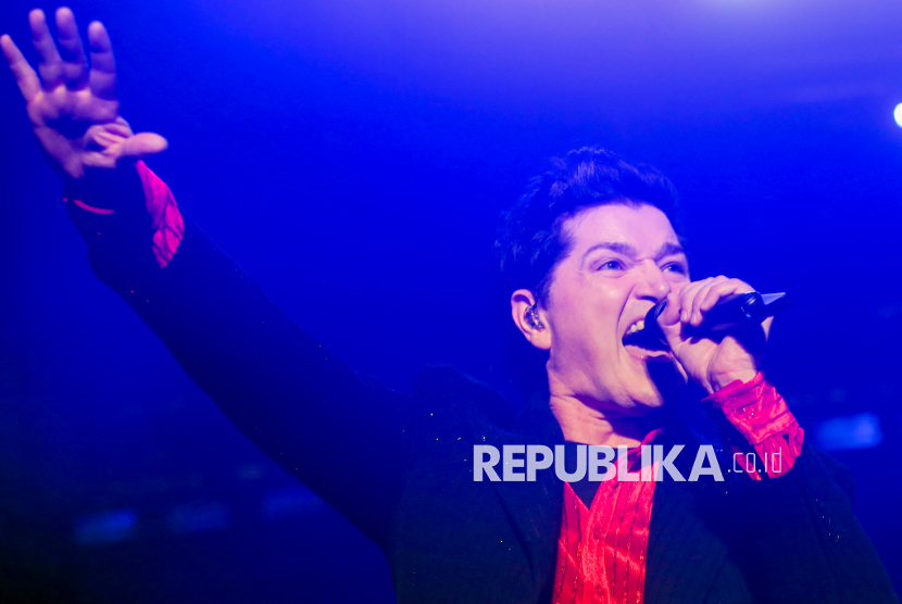 Vokalis The Script Danny O Donoghue tampil bersama group bandnya saat konser Satellites World Tour di Indonesia Convention Exibition (ICE) BSD, Kabupaten Tangerang, Banten, Jumat (14/2/2025). Band asal Dublin ini membawakan beberapa lagu andalan antara lain Superheroes dan The Man Who Can