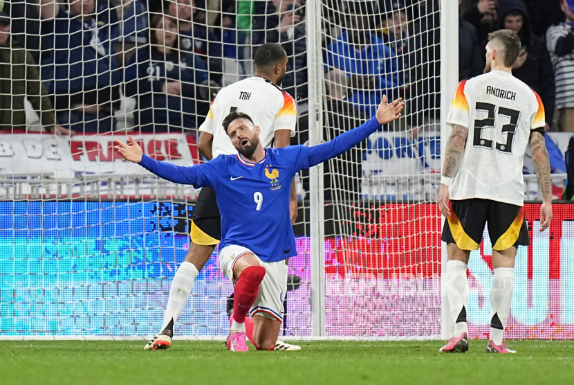 Ekspresi pemain Prancis Olivier Giroud setelah gagal mencetak gol selama pertandingan sepak bola persahabatan internasional antara Prancis dan Jerman di stadion Groupama di Decines, Lyon, Ahad (24/3/2024) WIB. Pada pertandingan itu Prancis kalah dengan skor 2-0. Gol Prancis dicetak Florian Wirtz di menit pertama dan Kai Havertz di menit ke-49.