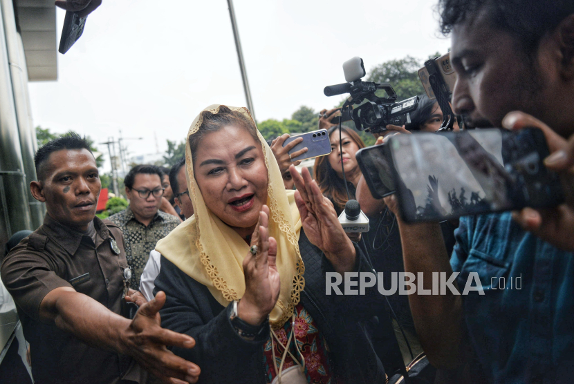 Wali Kota Semarang Hevearita Gunaryanti Rahayu usai menjalani pemeriksaan di Gedung Merah Putih KPK, Jakarta, Kamis (1/8/2024). 