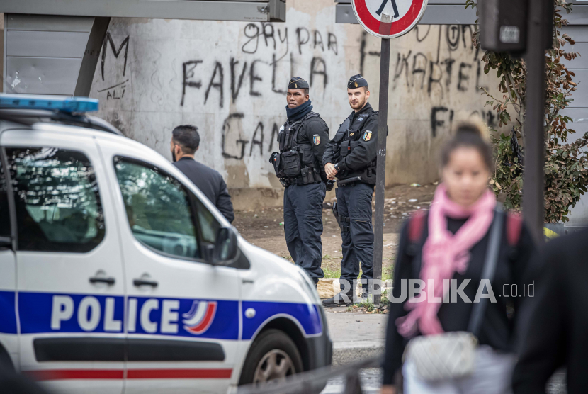 Pasukan Polisi Prancis sedang berjaga. ilustrasi