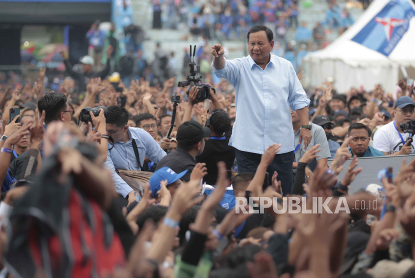 Capres Prabowo Subianto saat kampanye akbar Partai Demokrat di Stadion Gajayana, Kota Malang, Jawa Timur, Kamis (1/2/2024).