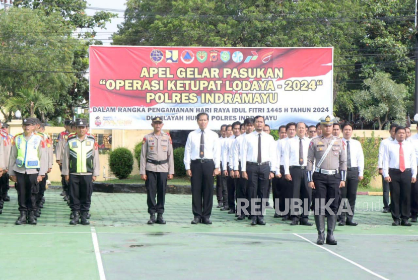 Polres Indramayu menggelar Apel Gelar Pasukan Operasi Ketupat Lodaya 2024, di Mapolres Indramayu, Rabu (3/4/2024). 