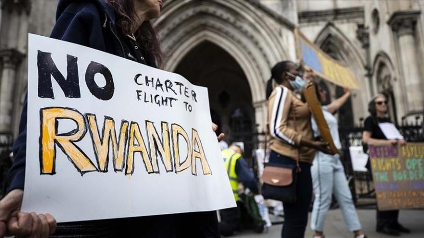 Pengadilan Tinggi Inggris di London memutuskan bahwa rencana Pemerintah Inggris untuk mengirim pencari suaka ke Rwanda saat status mereka diputuskan adalah sah menurut prinsip yang luas.