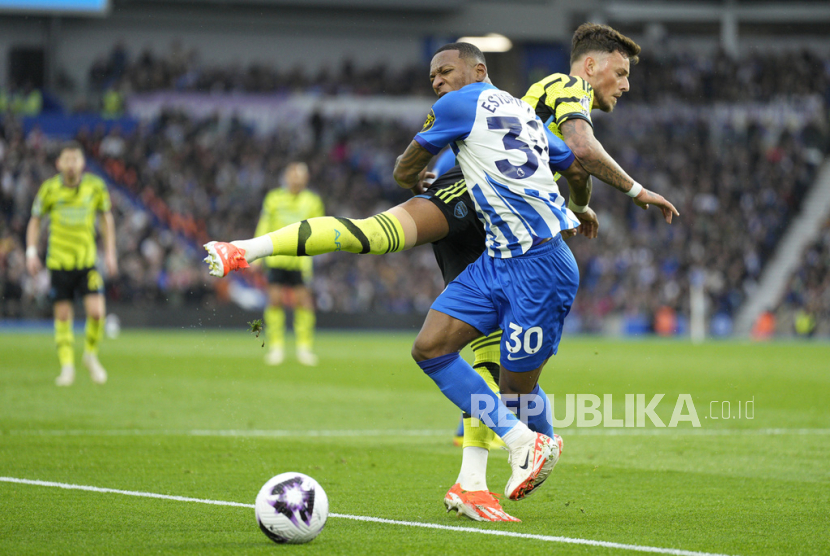 Pervis Estupinan  kini memperkuat AC Milan.