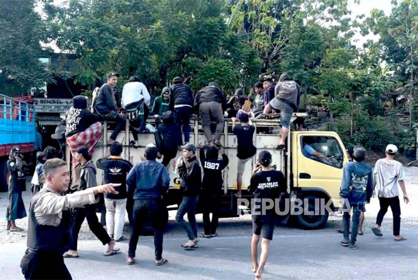 Puluhan Bonek diamankan dan dipulangkan kembali oleh polisi. Polresta Bandung menegaskan bonek dilarang hadiri laga Persib vs Persebaya hari ini.