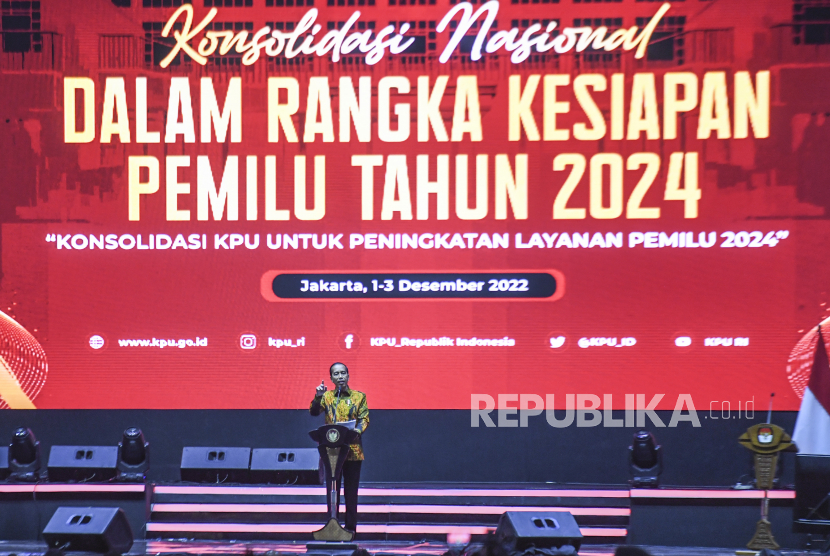 Presiden Joko Widodo memberikan pengarahan saat Konsolidasi Nasional dalam rangka kesiapan Pemilu 2024 di Convention Hall Beach City Entertaiment Center, Ancol, Jakarta, Jumat (2/12/2022).