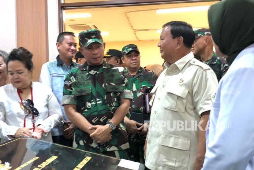 Menteri Pertahanan (Menhan) Prabowo Subianto meresmikan Rumah Sakit Tingkat III Salak dr Sadjiman Bogor, Jawa Barat didampingi Kepala Staf Angkatan Darat (KSAD) Jenderal Agus Subiyanto, Rabu (1/11/2023).