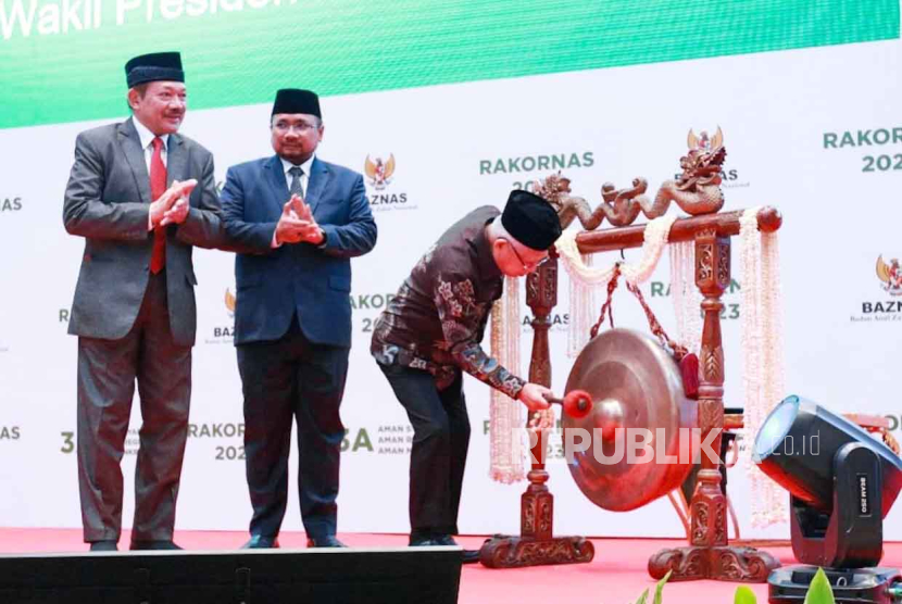 Wakil Presiden KH Ma ruf Amin, Menag Yaqut Cholil Qoumas dan Ketua Baznas KH Noor Achmad saat pembukaan Rakornas Baznas 2023 di Jakarta, Rabu (20/9/2023). 
