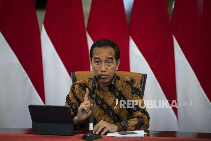 Presiden Joko Widodo. Jokowi menyebut dana APBD yang masih mengendap di bank di akhir 2022 masih sebesar Rp 123 triliun. 