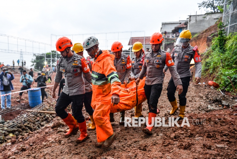 Empat Orang Meninggal Dunia Akibat Tanah Longsor di Jatinangor