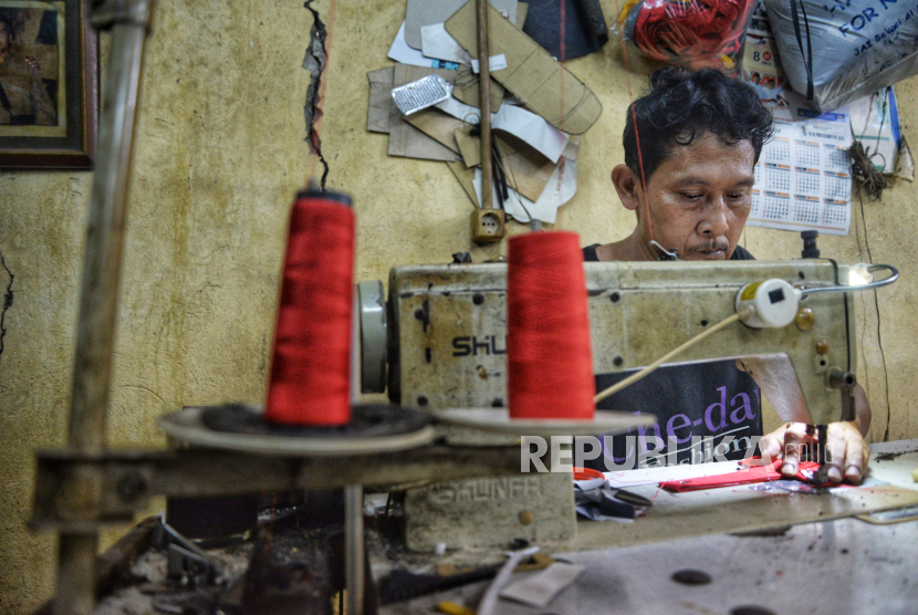 Kementerian Koordinator Bidang Perekonomian mencatat penyaluran Kredit Usaha Rakyat (KUR) mencapai Rp 131,84 triliun sepanjang semester I 2025. (ilustrasi)