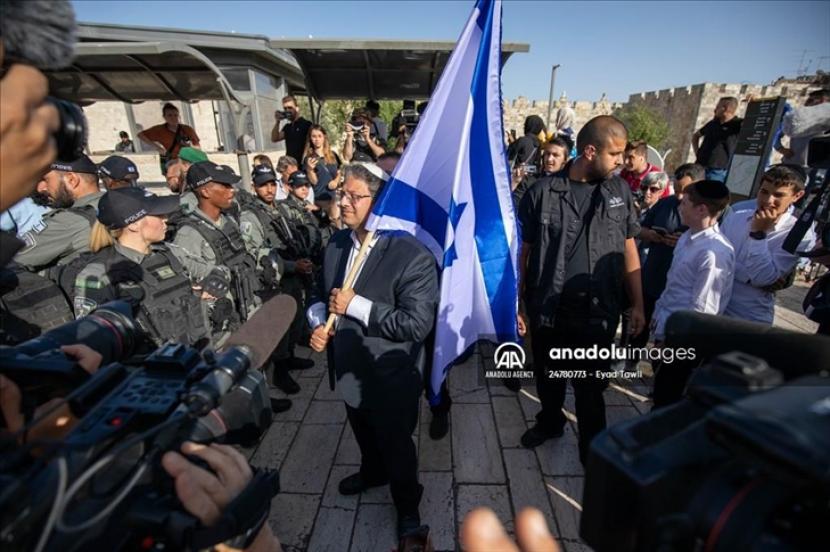 Polisi Israel akan mengerahkan 2.000 pasukan pada Selasa (15/6) untuk memberikan perlindungan kepada peserta pawai bendera yang direncanakan melintasi wilayah pendudukan Yerusalem Timur.