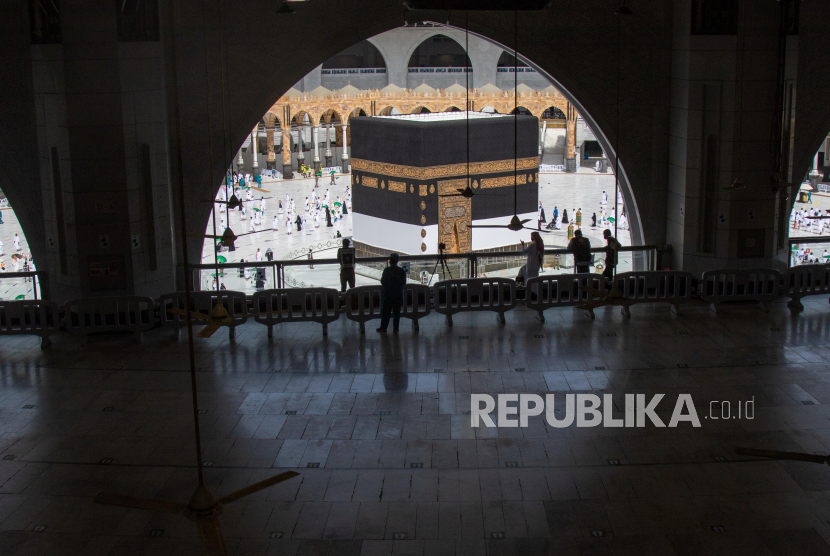 Kabah di Masjidil Haram. Tim Medis Arab Saudi Selamatkan Nyawa Jamaah Haji Iran